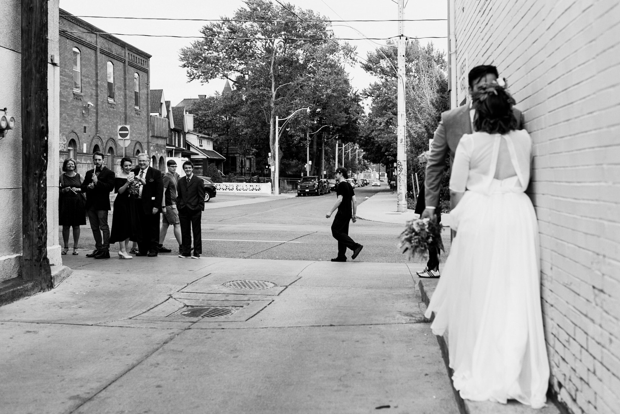 507-candid-documentary-wedding-photos-the-great-hall-bar-isabel-ossington-toronto.jpg
