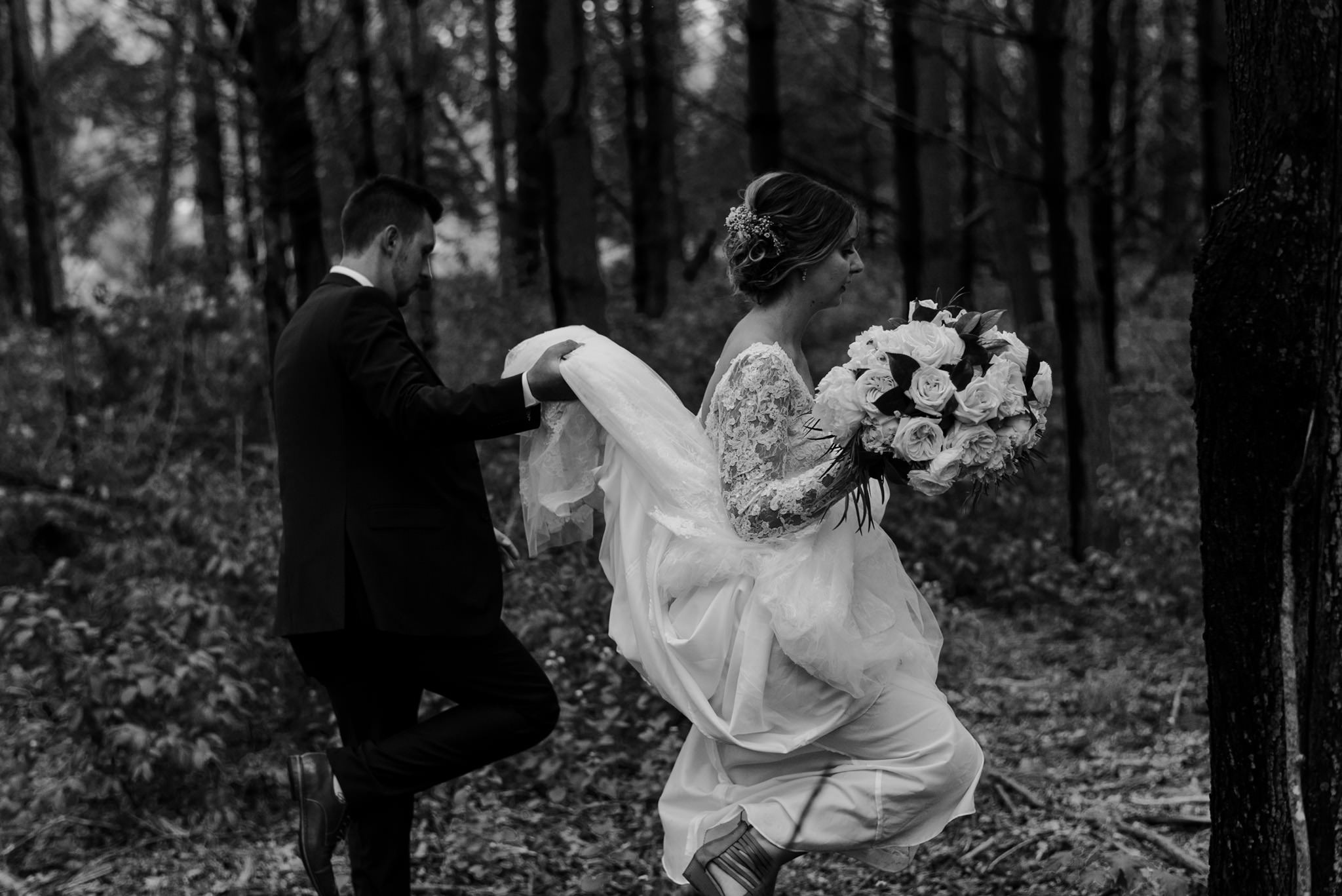 157-forest-wedding-couple-photos-long-sleeve-lace-dress-toronto.jpg