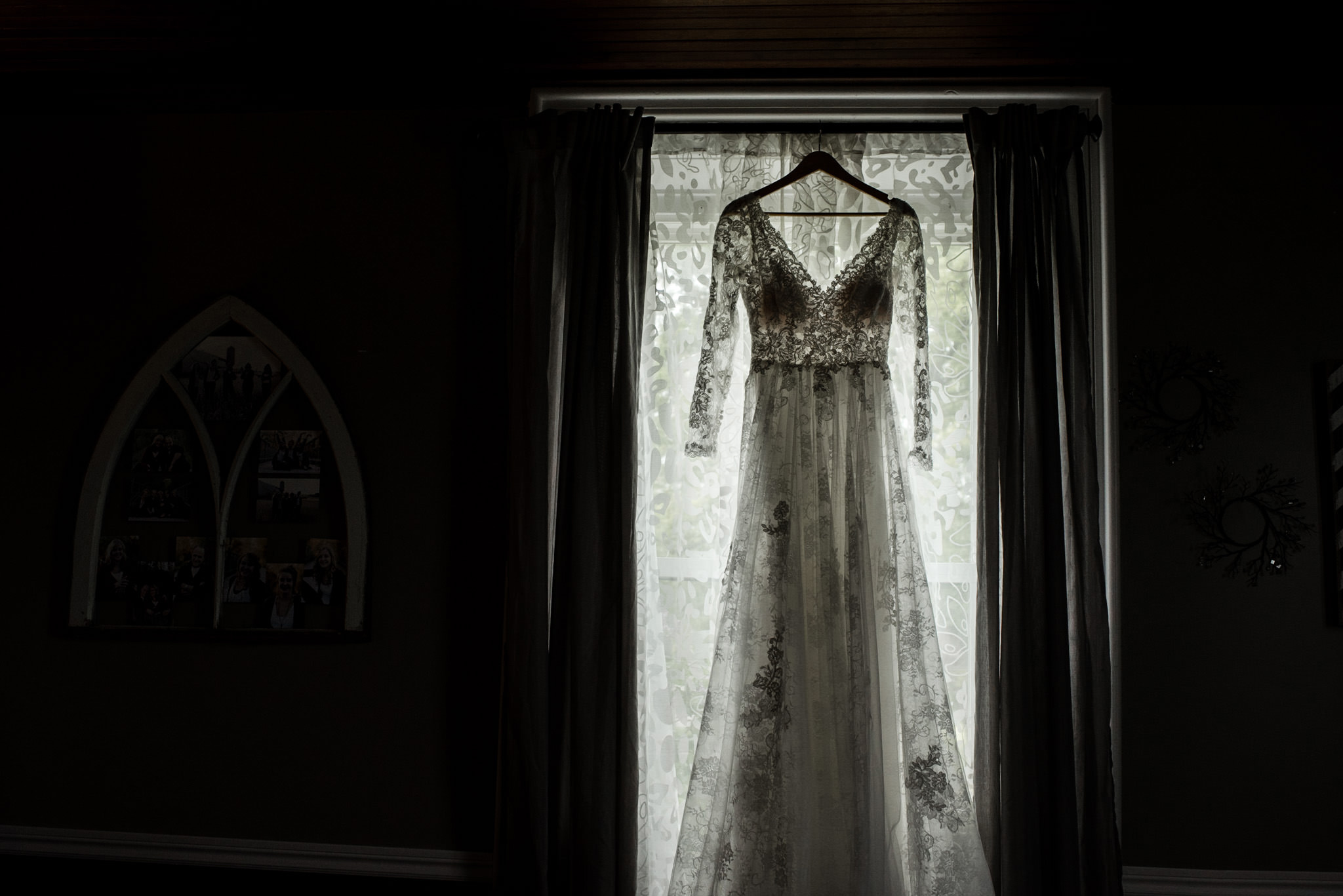 209-lace-dress-long-sleeve-wedding-bride-toronto-ottawa.jpg