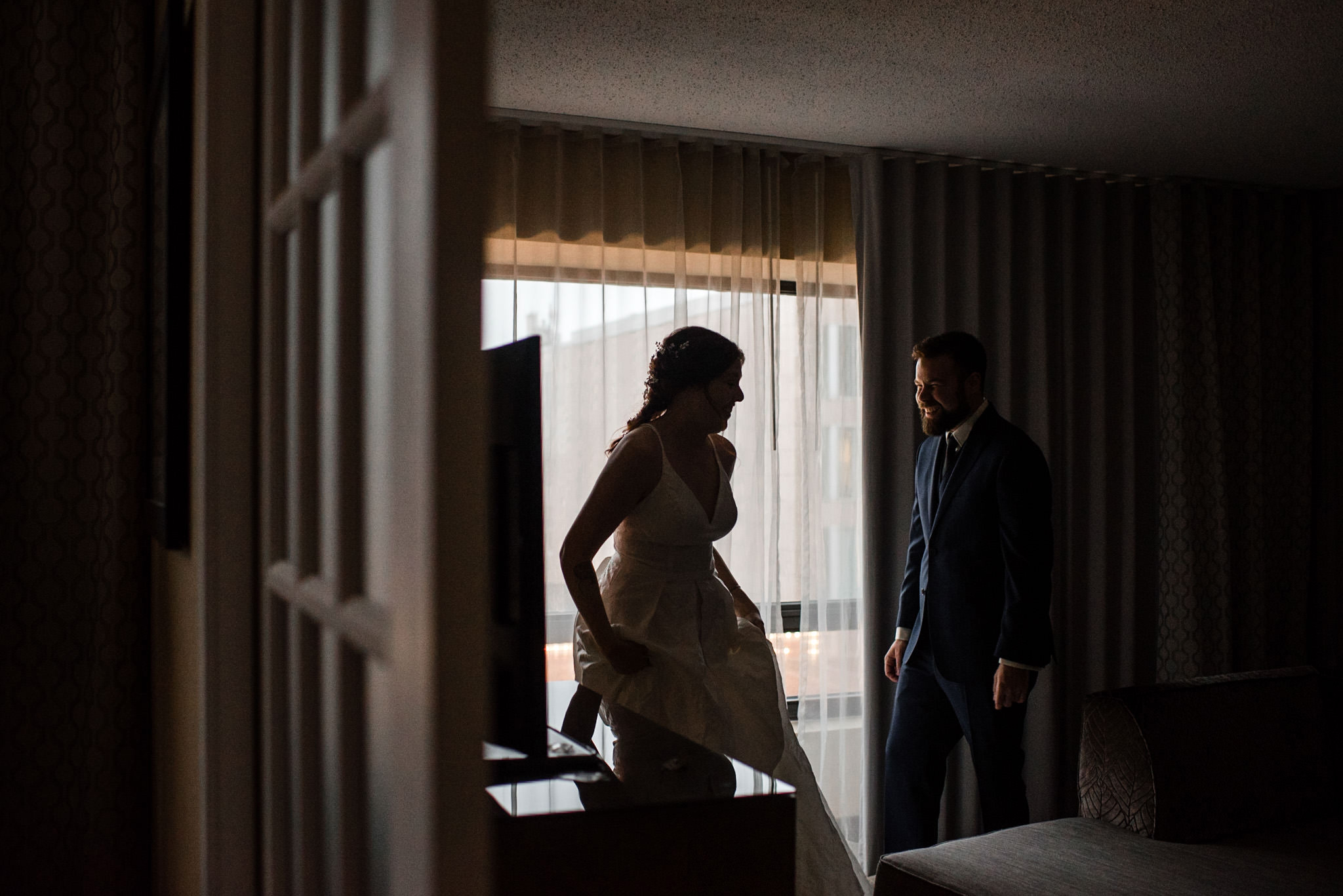 131-wedding-couple-getting-ready-toronto-hotel-rainy-day-photographer.jpg