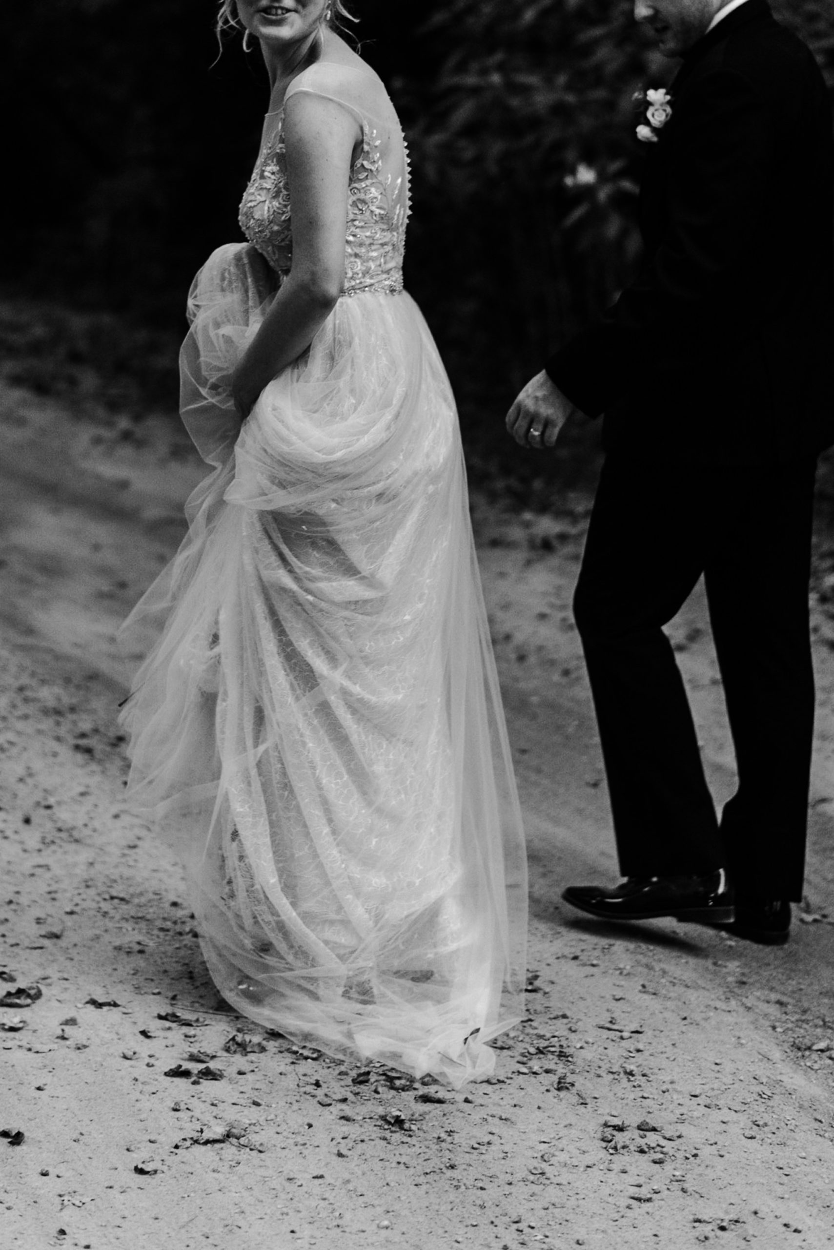 226-elegant-wedding-dress-couple-portraits-penryn-park-toronto-photographer.jpg