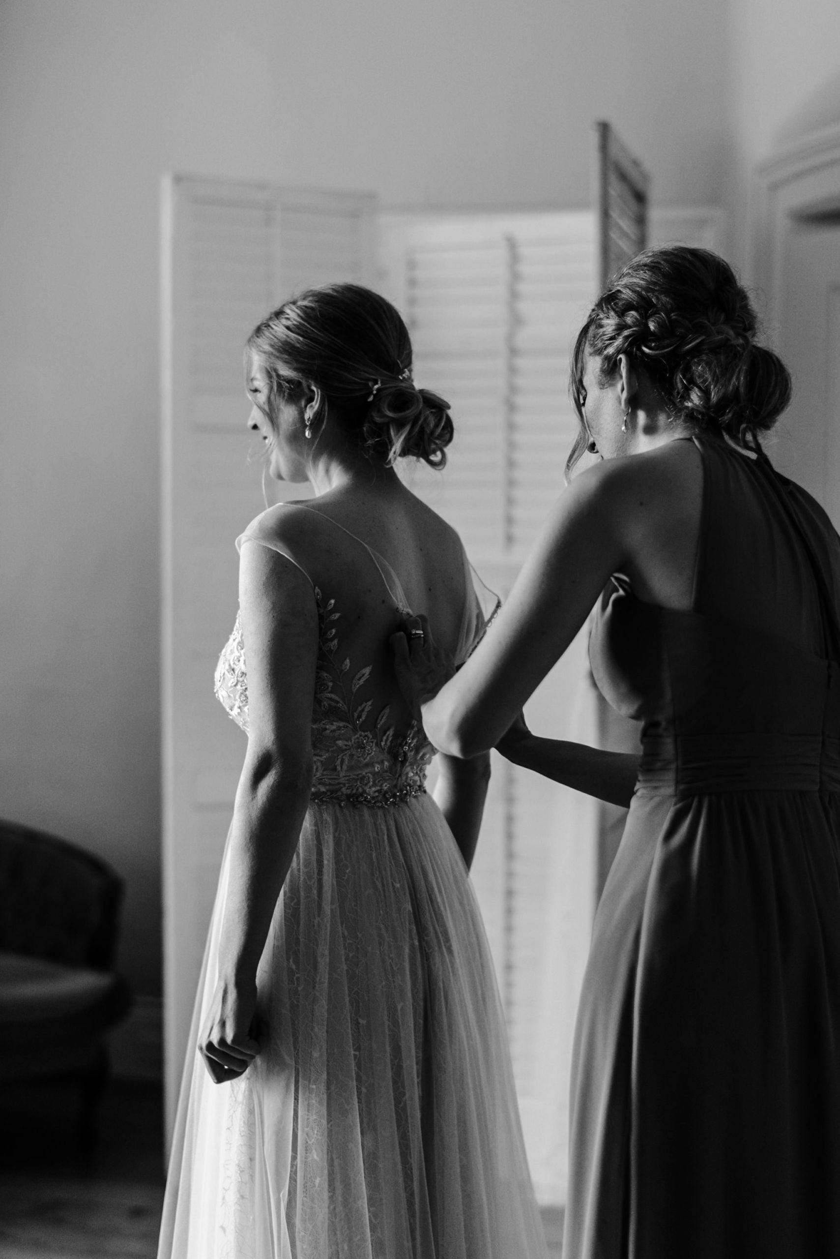 275-bride-getting-ready-elegant-tulle-wedding-dress.jpg