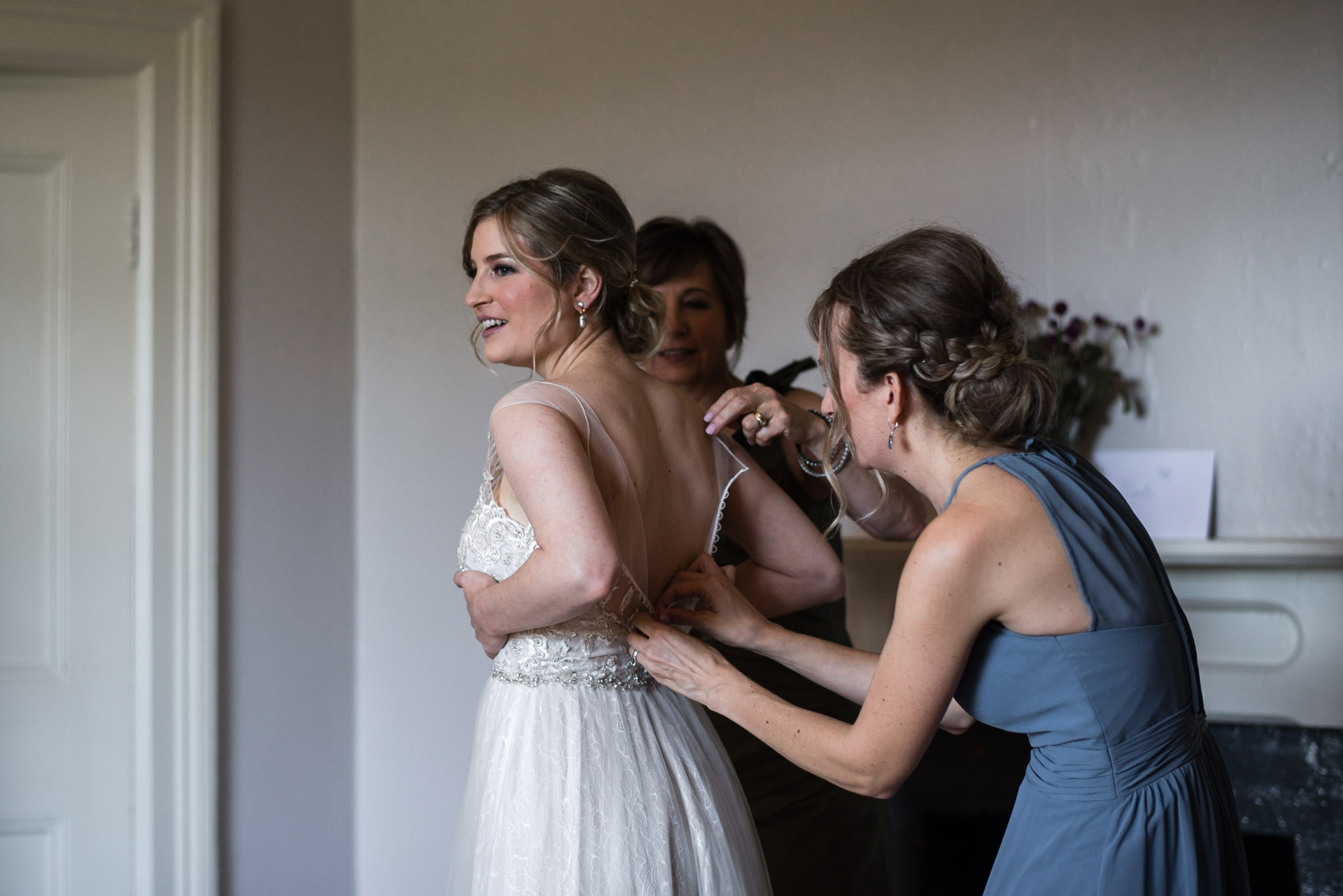 277-bride-getting-ready-elegant-tulle-wedding-dress.jpg