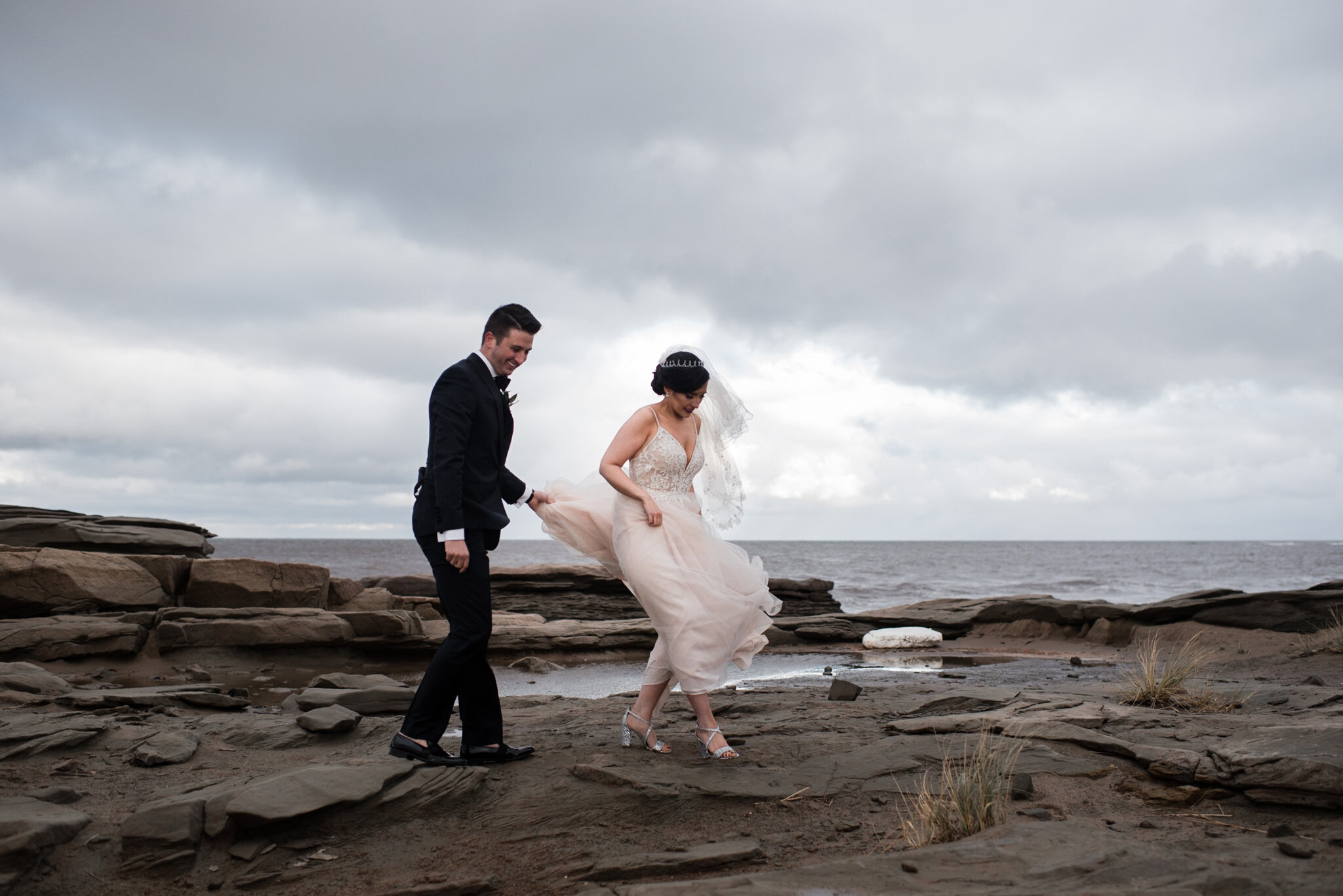 310-east-coast-bride-groom-wedding-portraits-windy-winter-adventure.jpg