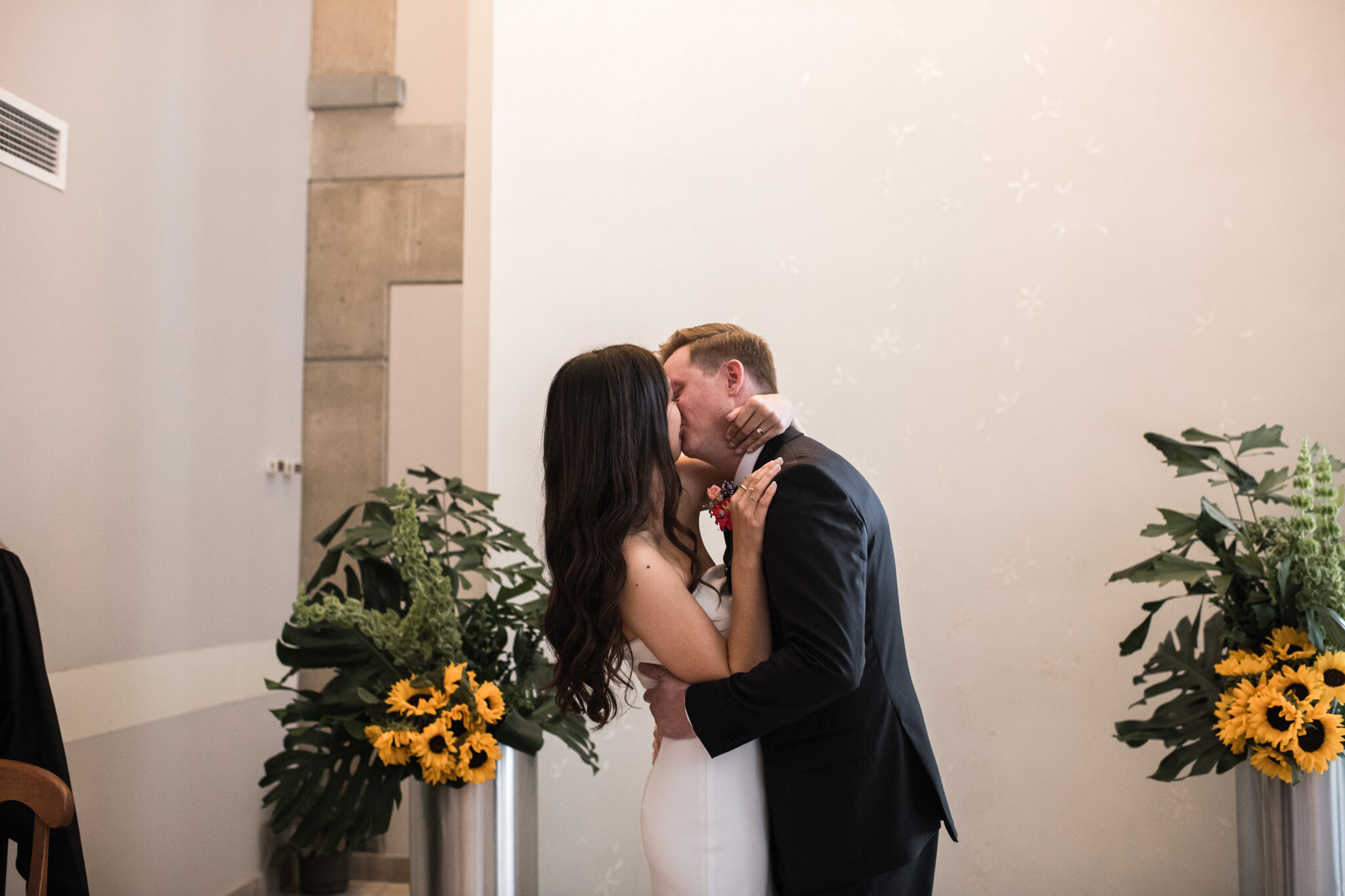 413-bride-groom-wedding-city-hall-toronto-first-kiss.jpg