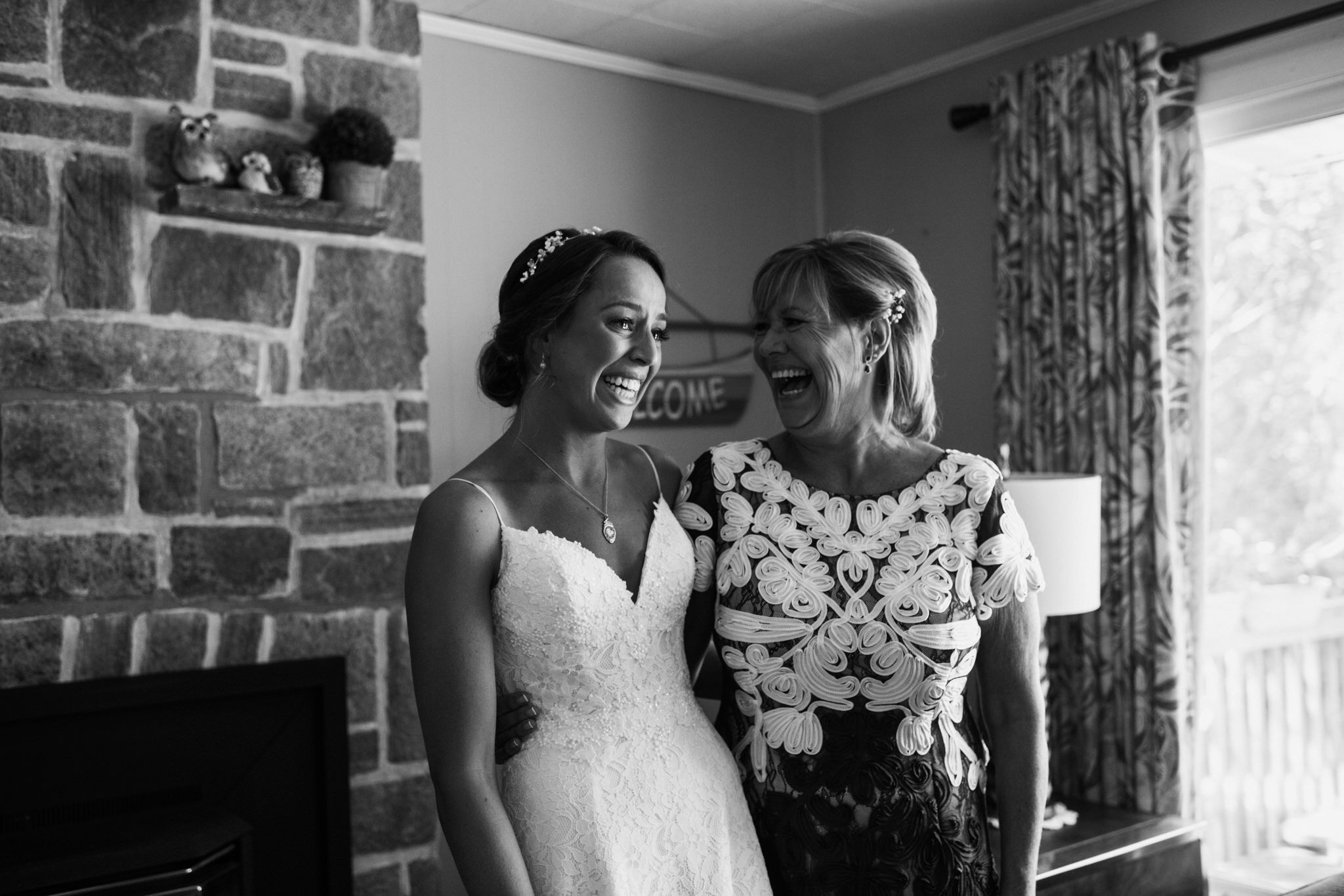 649-bride-mother-emotional-moments-getting-ready.jpg
