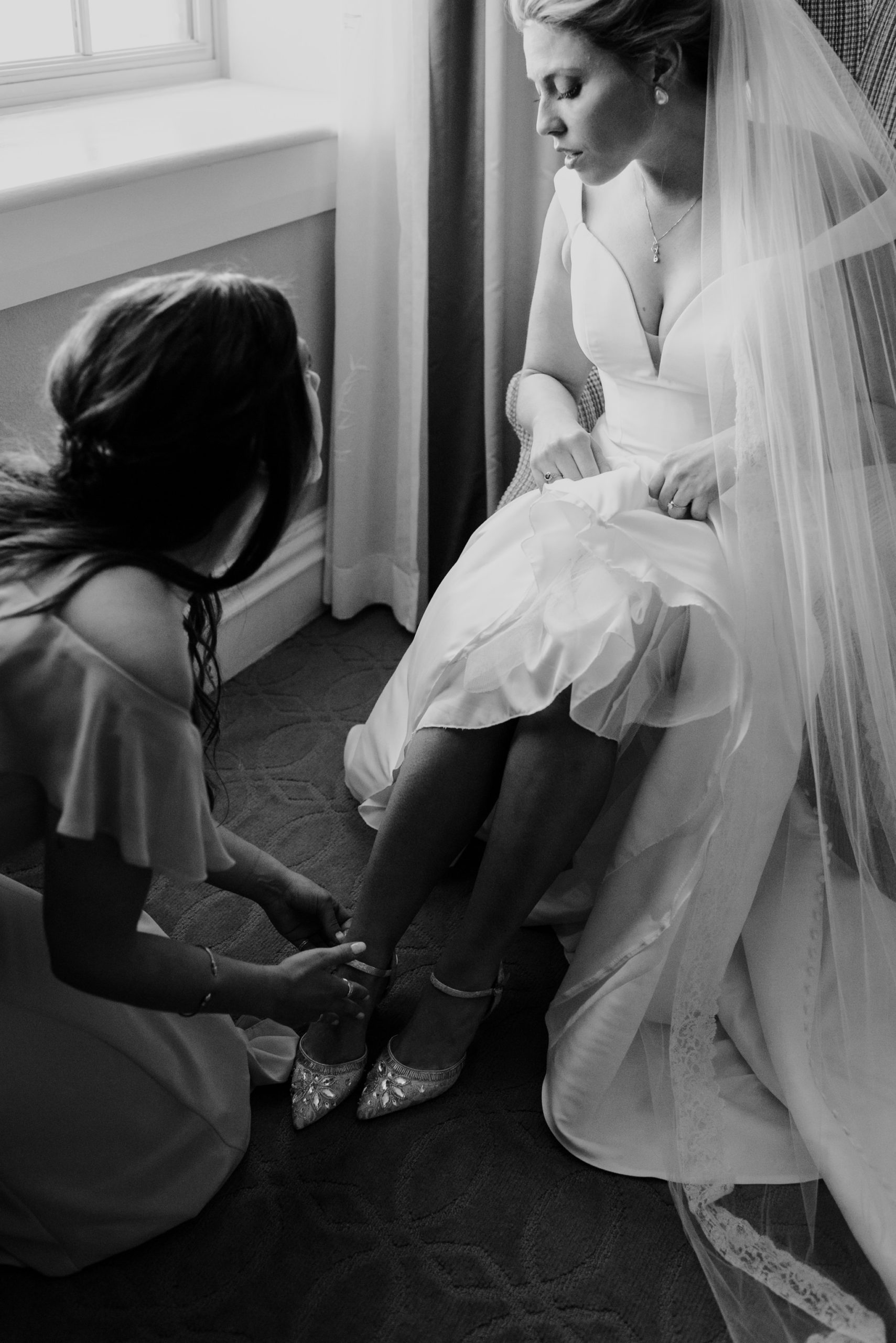 745-bride-getting-ready-black-white-portrait-bridal-wedding-algonquin-resort-st-andrews-by-the-sea.jpg