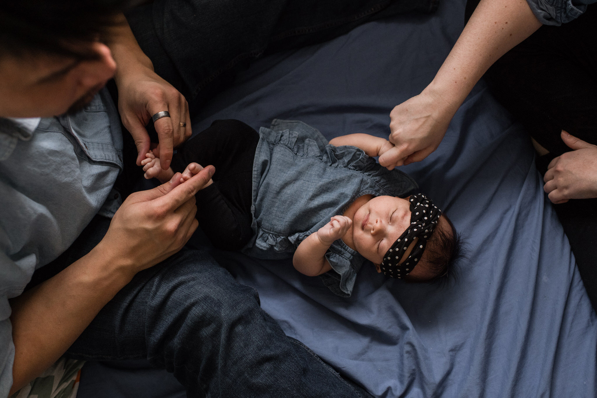 962-newborn-family-photoshoot-documentary-at-home-indoors-toronto-markham-photographer.jpg